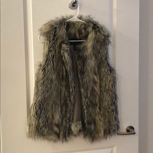 Faux fur vest. Tinsel brand. Pockets. size XS